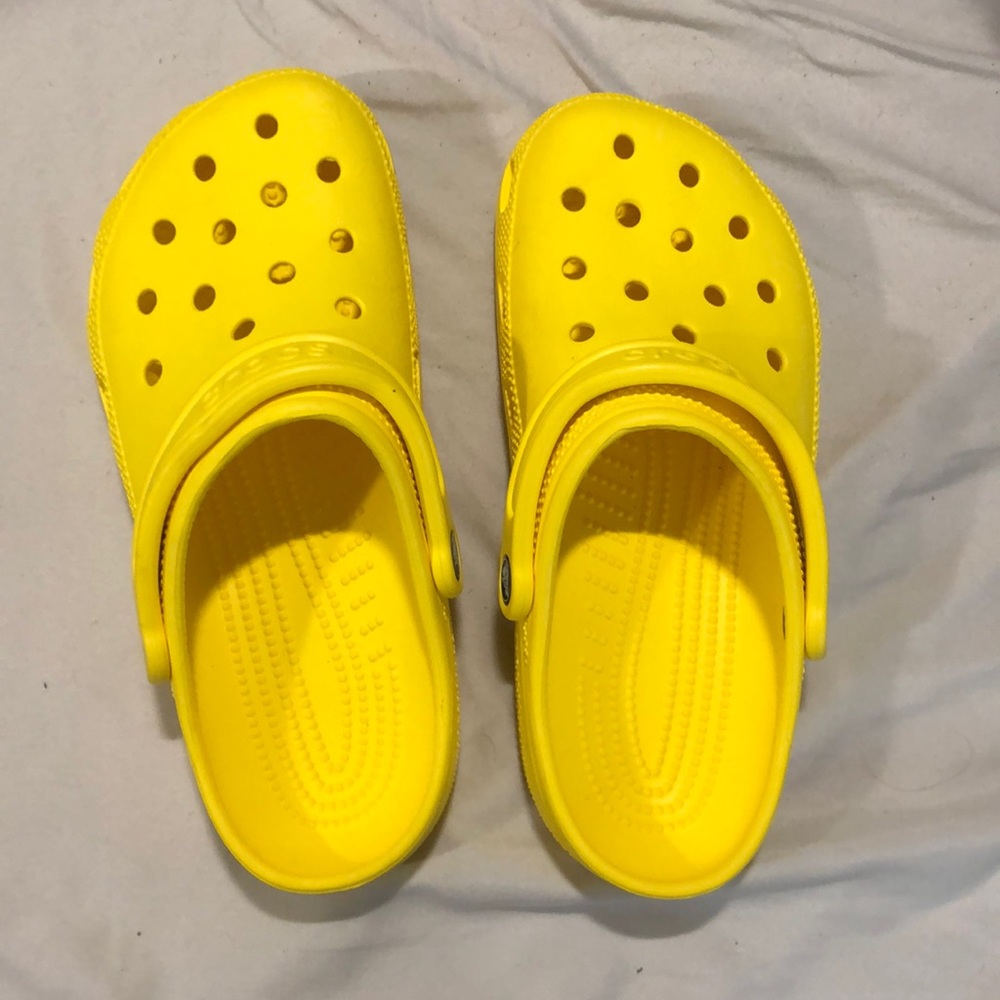 💛Yellow Crocs💛